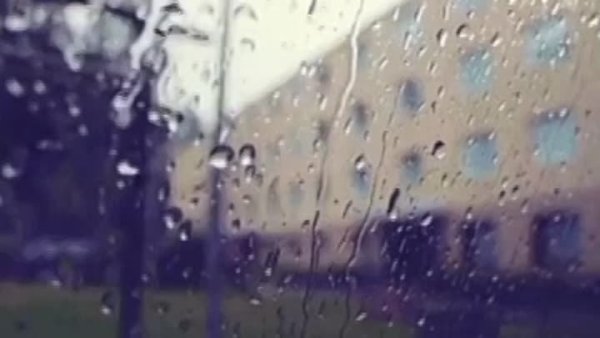 Дождь идет окно