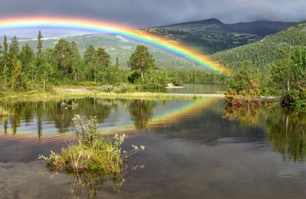 Радуга над озером