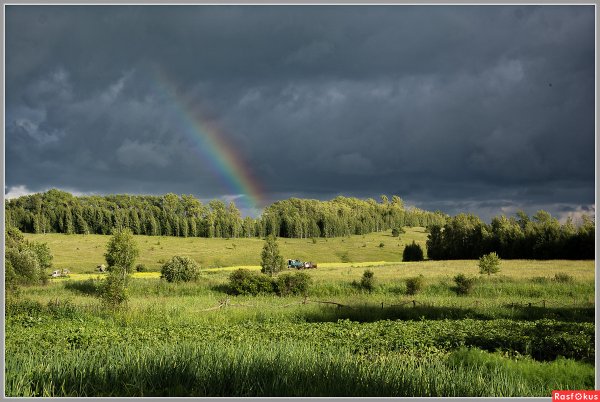 Деревенские пейзажи с радугой