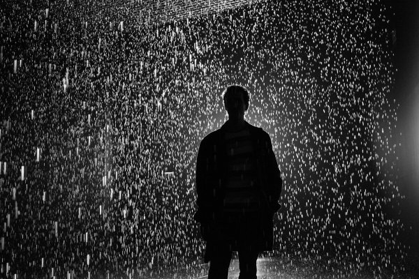 Человек под дождем
