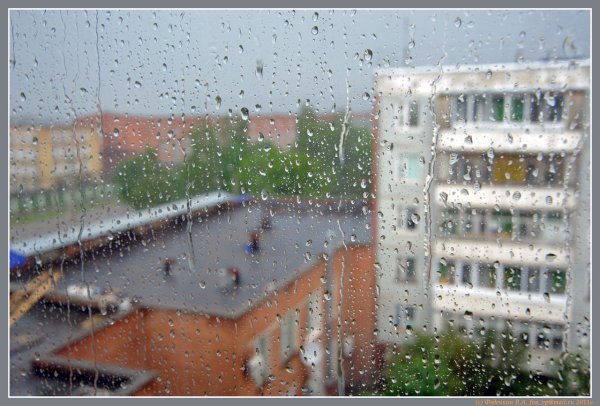 Окно с видом на дождь