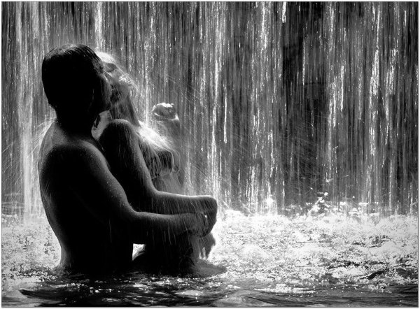 Страсть под водопадом