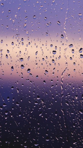 Капли на стекле