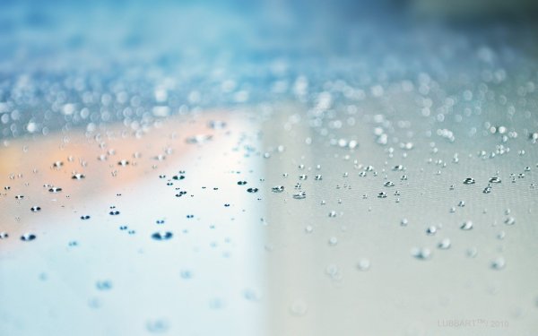 Капли на стекле