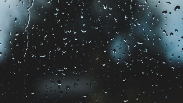 Капли дождя