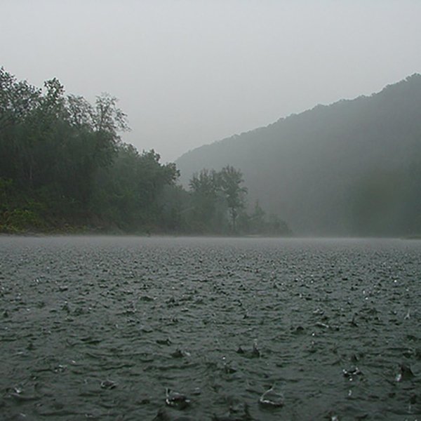 Ливень река
