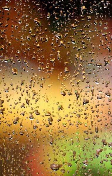 Дождь на стекле