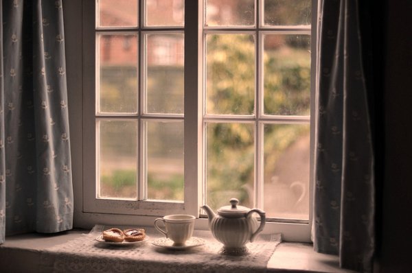 Чай возле окна