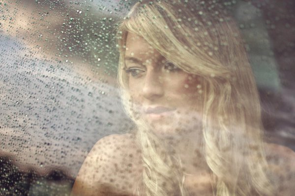 Сквозь стекло