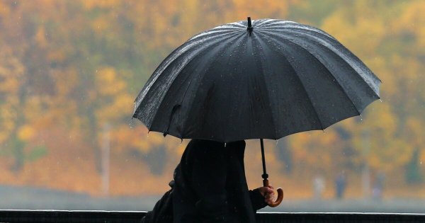 Человек под зонтом