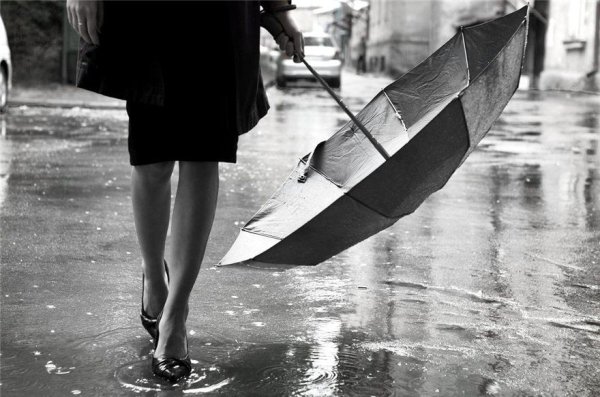 Она уходила в дождь