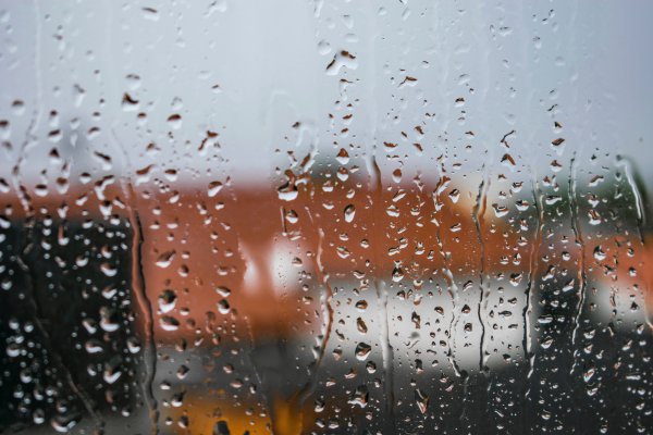 Дождь на стекле