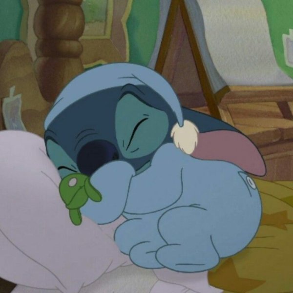 Стич в пижаме медведя