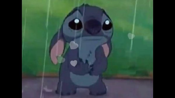 Стич плачет под дождем