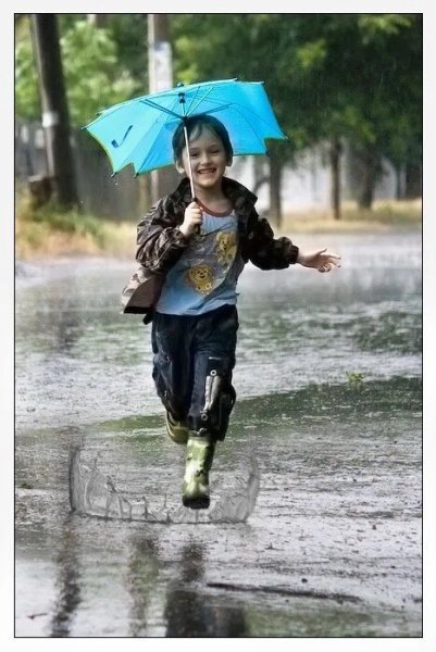 Мальчик под дождем