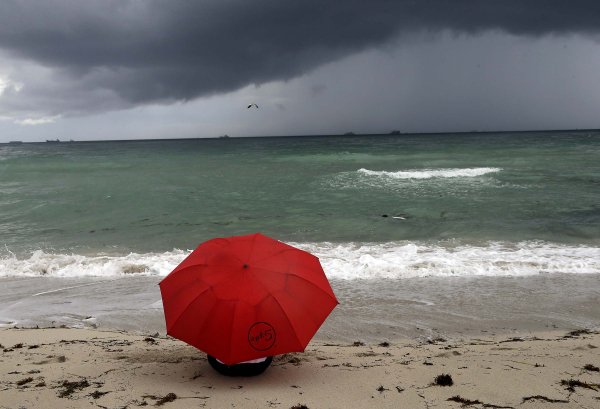 Море пляж дождь