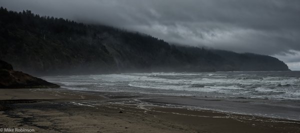 Пляж пасмурно