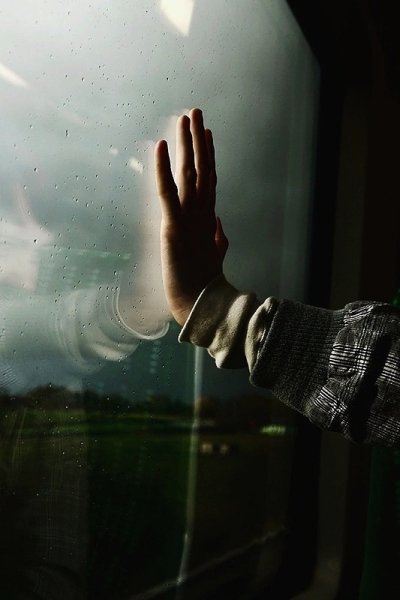 Сквозь стекло