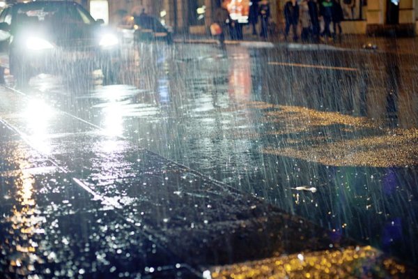 Ливневый дождь в городе