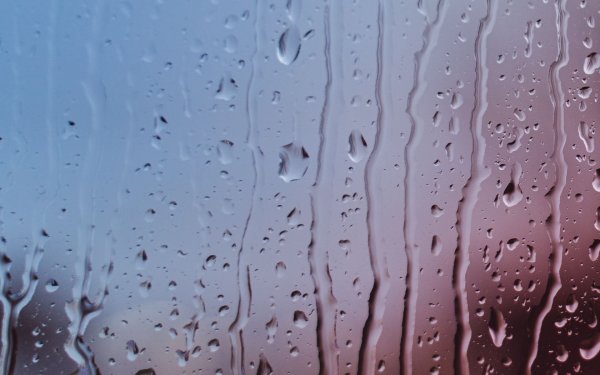 Капли дождя на стекле