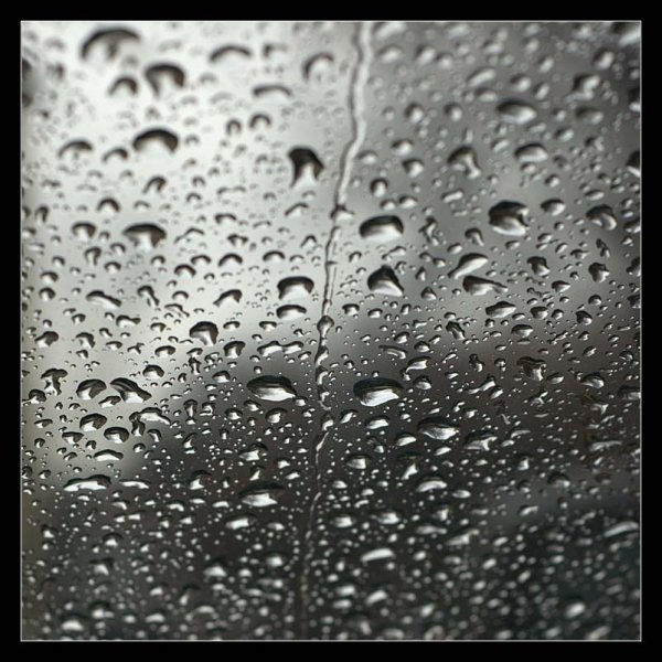 Дождь на стекле