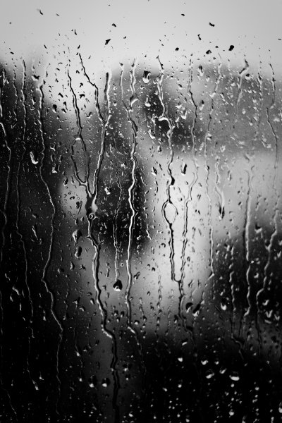 Дождь на стекле