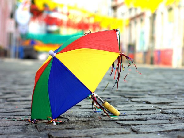 Цветные зонтики и дождик