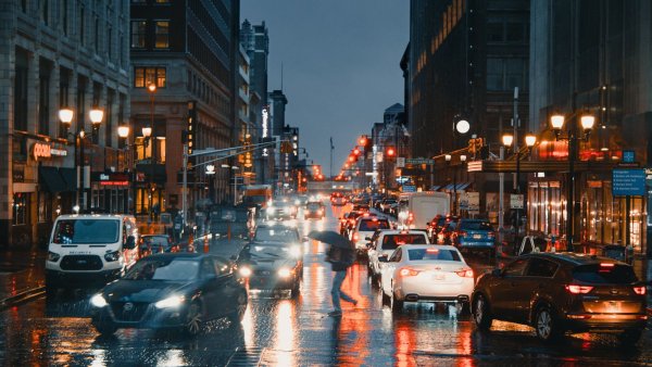 Вечерний город машина