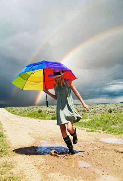 Человек под радугой