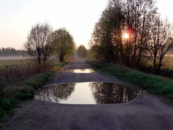 Лужа на дороге