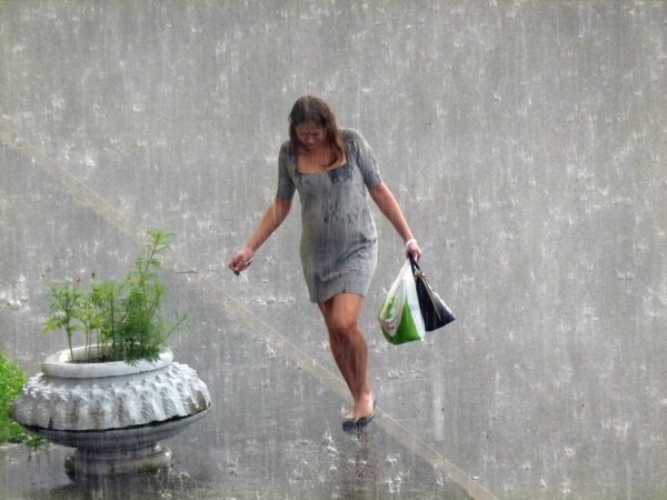 Под дождем без зонта