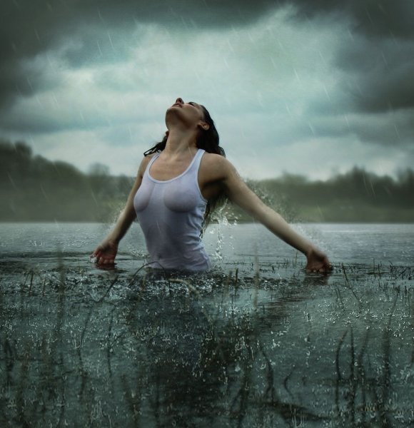 Девушка под дождем