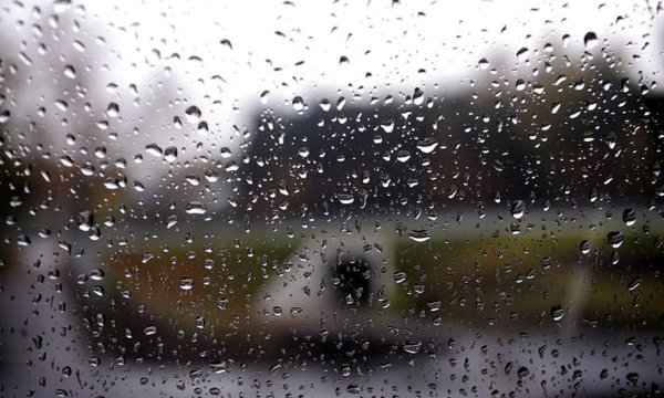 Дождик моросит