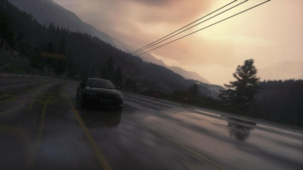 Машина едет в тумане