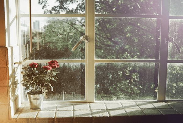 Дождь за окном подоконник