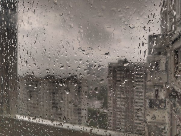 Пасмурное окно