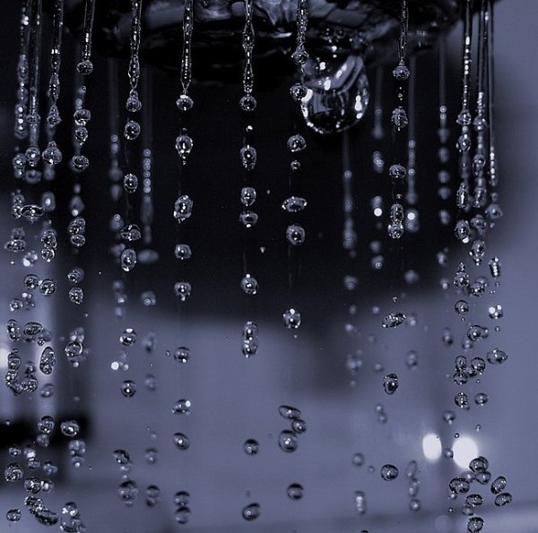 Падение капель дождя