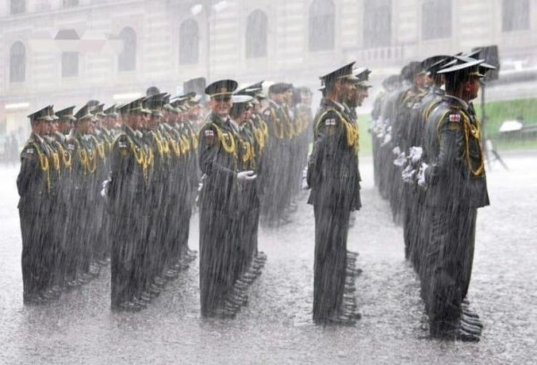 Солдат под дождем