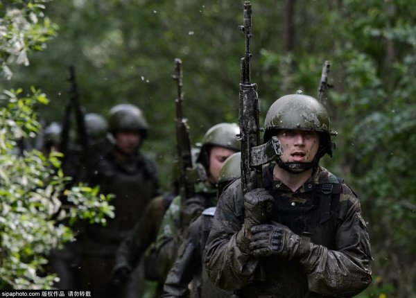 Солдаты марш бросок