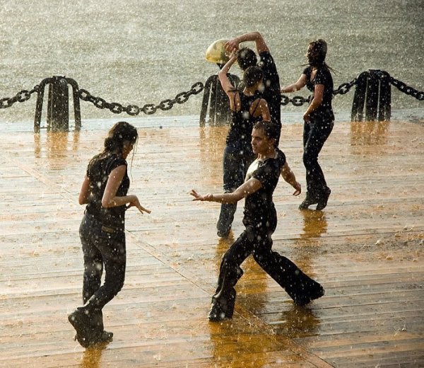 Странные танцы под дождем