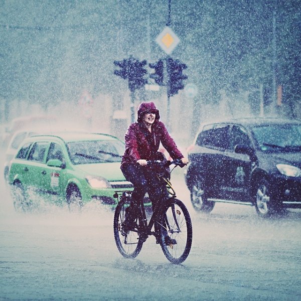Ехать на велосипеде в дождь