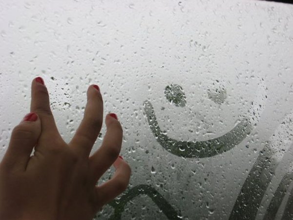 День рисования на запотевшем стекле