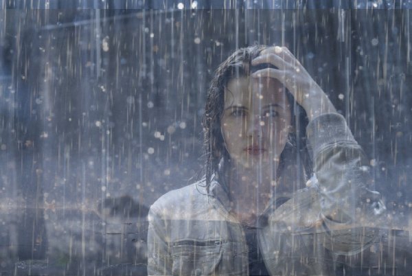 Девочка под дождем