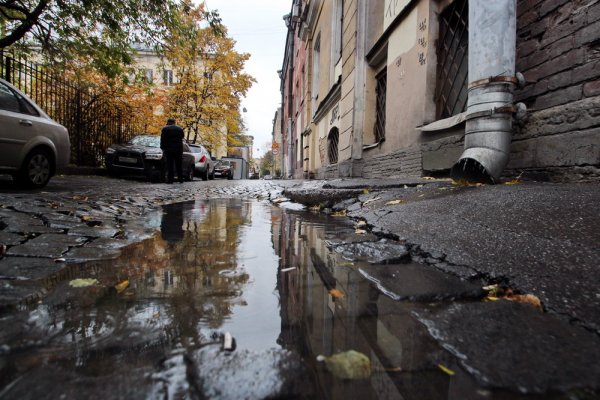 Мокрый тротуар