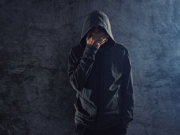 Парень в капюшоне
