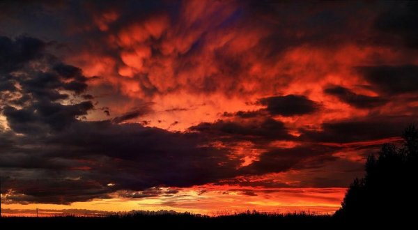 Закат после дождя в городе