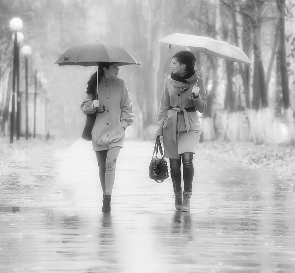 Подруги под дождем