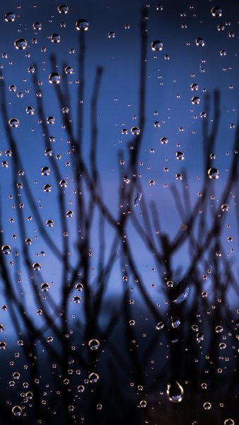 Капли на стекле iphone