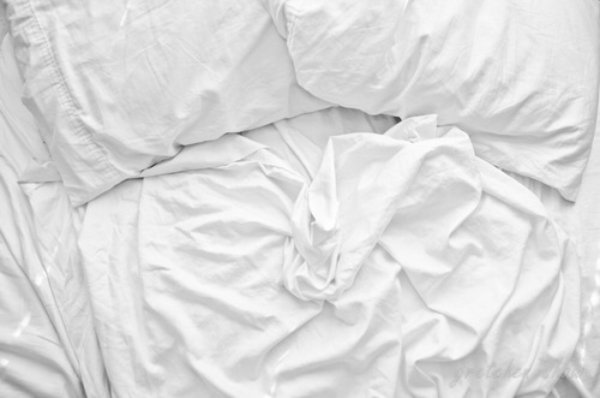 Мятая кровать