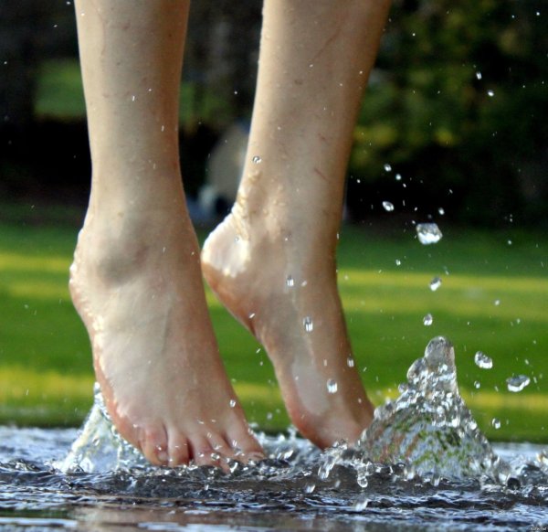 Ноги в луже